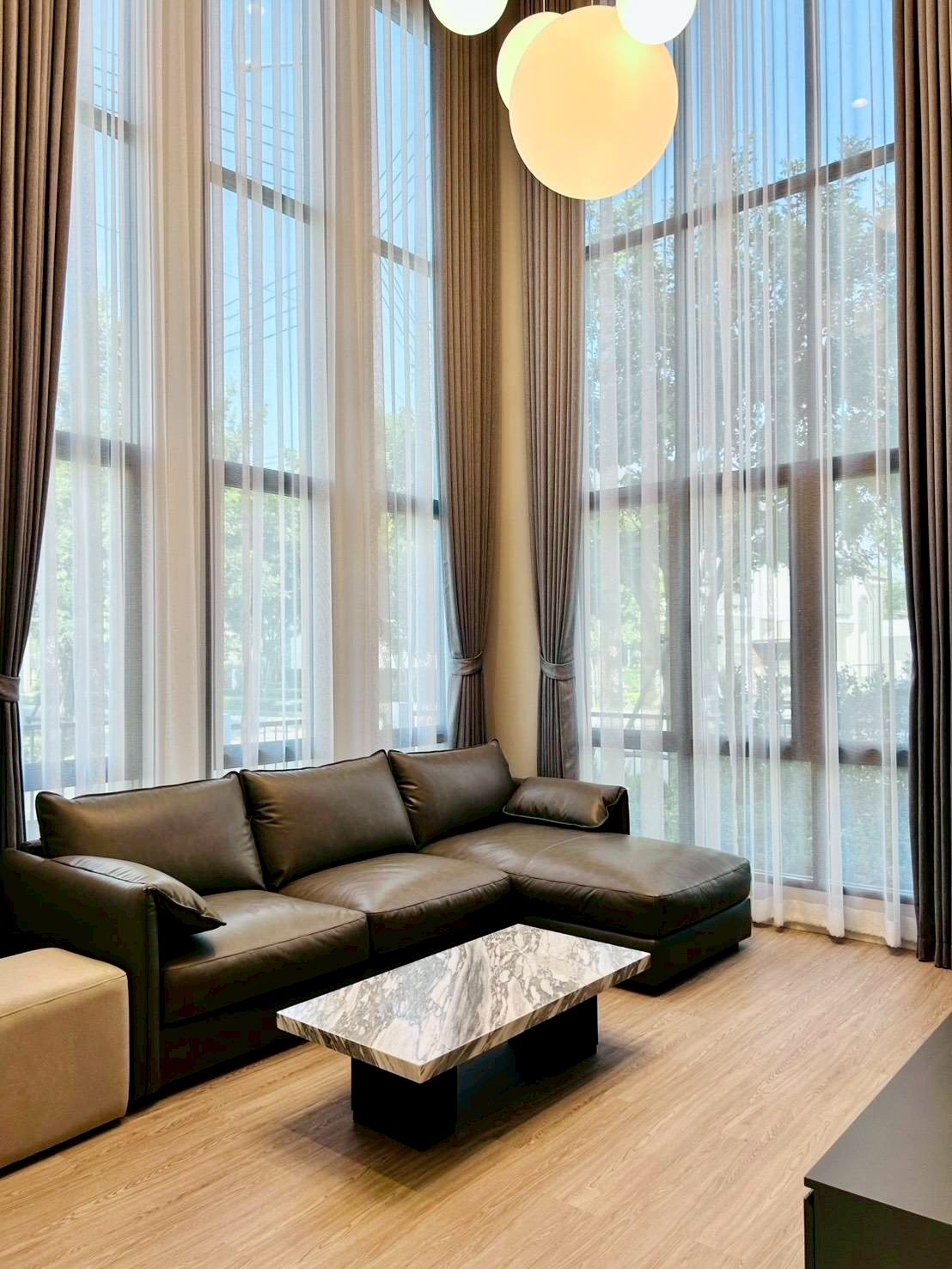 stainless-steel-table